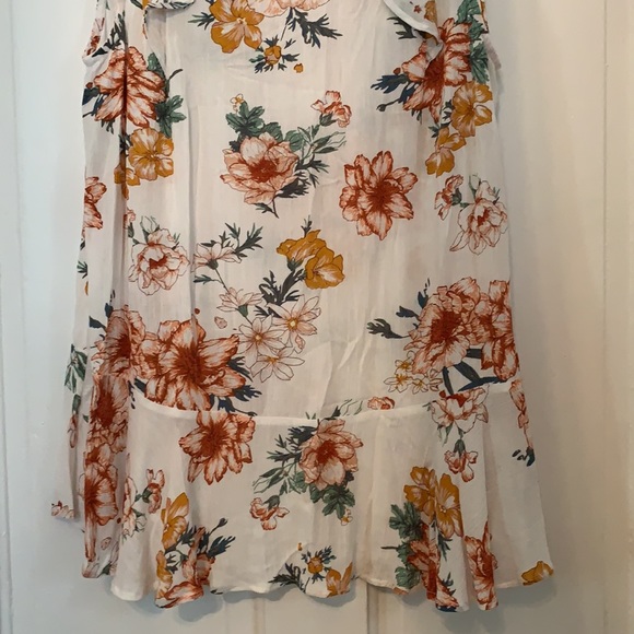 Altard State Floral Flutter Sleeve Flowy Blouse - Picture 3 of 6